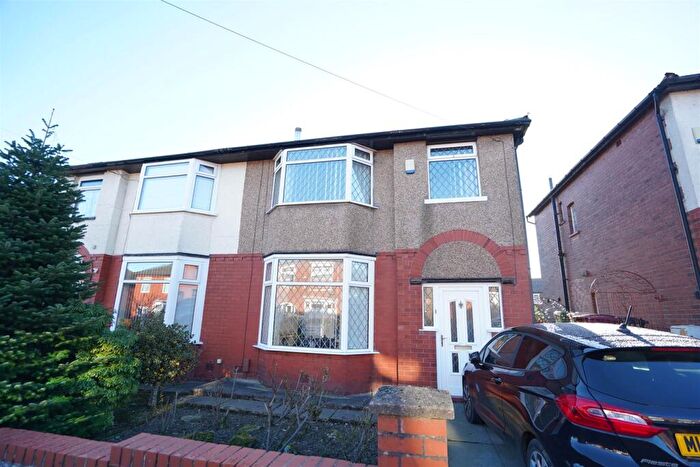3 Bedroom Semi Detached House For Sale In Barcroft Road, Smithills, Bolton, BL1
