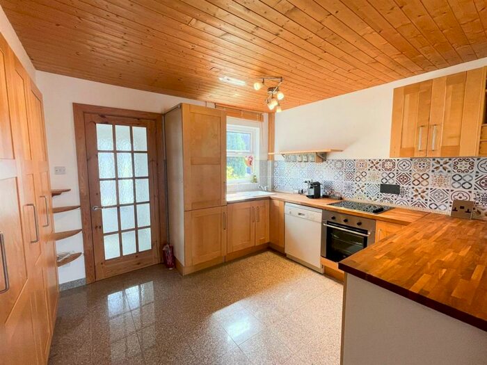 3 Bedroom Detached Bungalow To Rent In Thamley, Purfleet, RM19