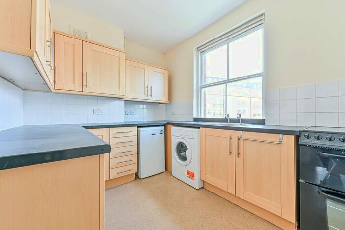 2 Bedroom Flat To Rent In Park Hill, Abbeville Village, London, SW4