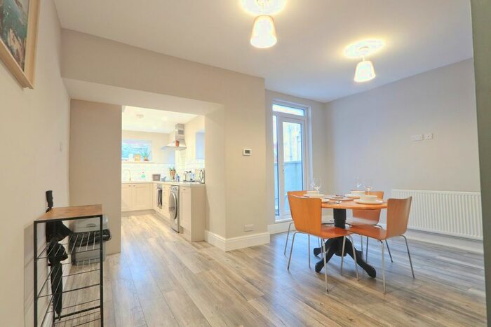 2 Bedroom Property To Rent In Brighton Terrace, Bedminster, Bristol, BS3