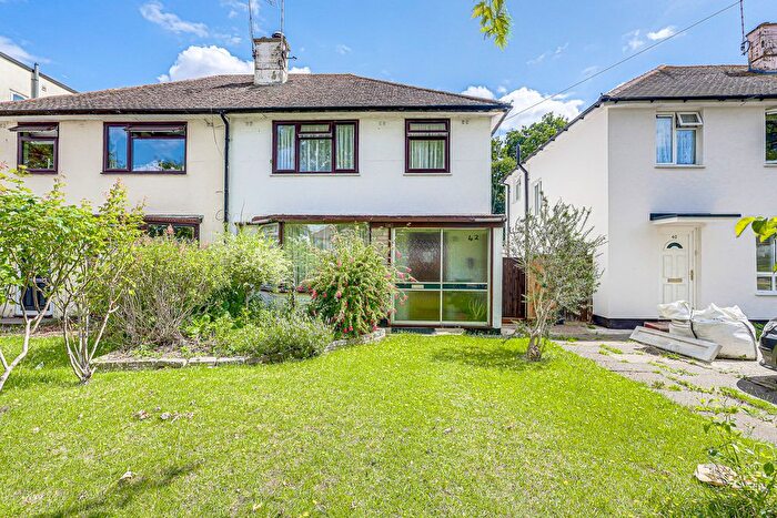 3 Bedroom Semi-Detached House For Sale In Broomfield Avenue, Leigh-On-Sea, SS9