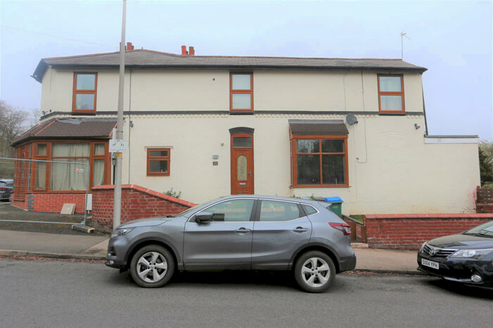 3 Bedroom Semi-Detached House To Rent In Barclay Road, Smethwick, B67