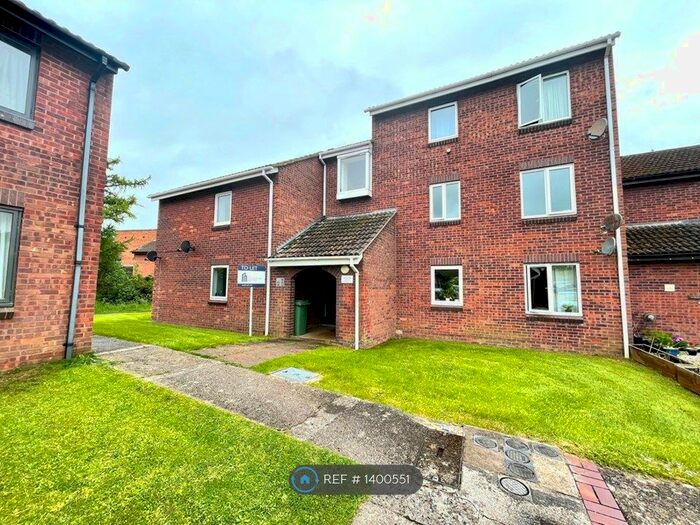 2 Bedroom Flat To Rent In Ashtree Road, Frome, BA11