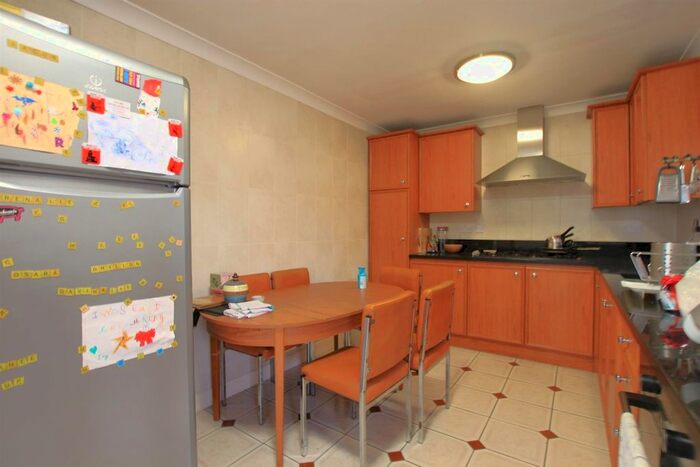 3 Bedroom Detached House To Rent In Lyndhurst Avenue, Southall, UB1