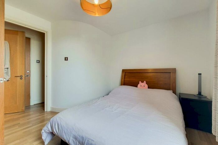 1 Bedroom Flat To Rent In Barrier Point, Royal Docks, London, E16