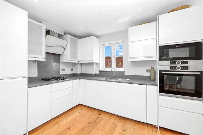 2 Bedroom Flat For Sale In Kelly Avenue, Peckham, SE15