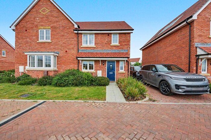 3 Bedroom Semi-Detached House For Sale In Field Close, Bishops Waltham, SO32