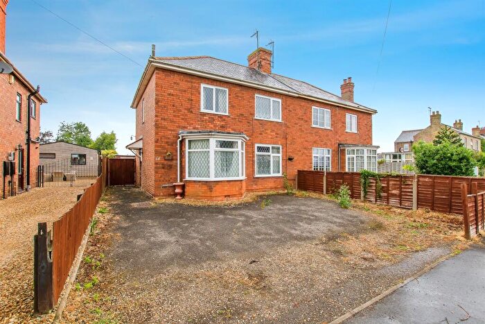 3 Bedroom Semi-Detached House For Sale In Spalding Road, Holbeach, Spalding, PE12