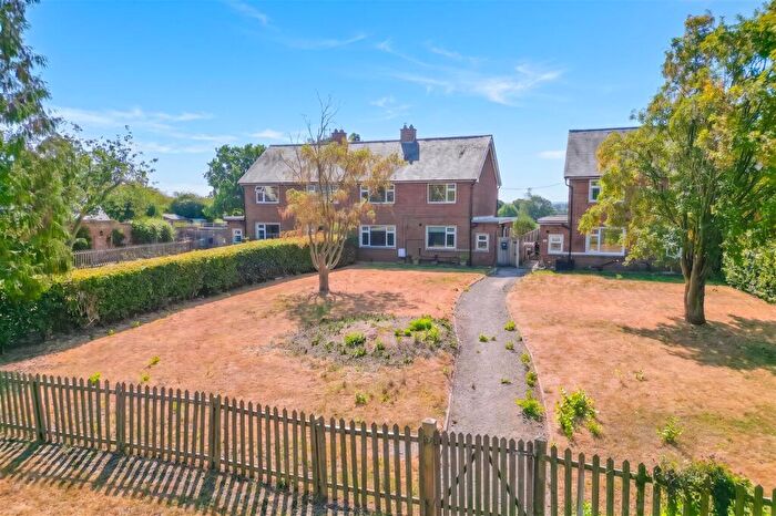 4 Bedroom Semi Detached House For Sale In Lime Grove, Newton Regis, B79