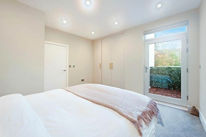 1 Bedroom Flat For Sale In Oak Hill Road, Surbiton, KT6
