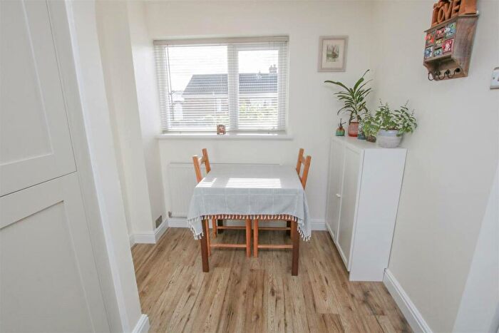 2 Bedroom Semi-Detached Bungalow For Sale In Amberley Rise, Skellow, Doncaster, DN6