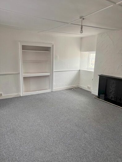 2 Bedroom Flat To Rent In Fortescue Road, Ilfracombe, EX34