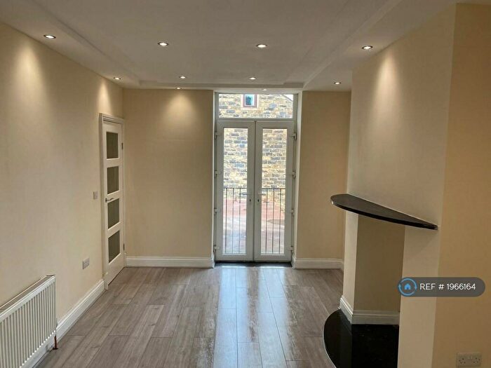 2 Bedroom Maisonette To Rent In Wellhouse Road, Barnoldswick, BB18