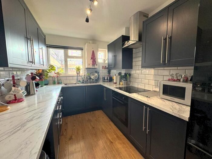 2 Bedroom Flat To Rent In Oakhall Drive, Sunbury-On-Thames, TW16