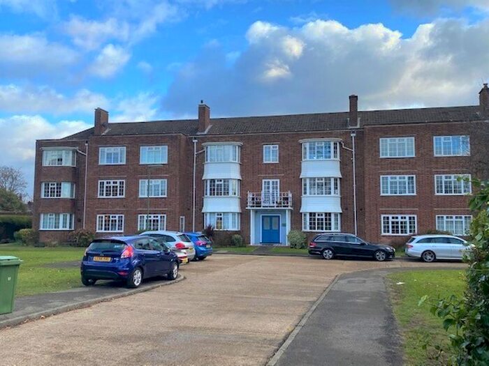 2 Bedroom Flat To Rent In Giggs Hill Gardens, Thames Ditton, KT7