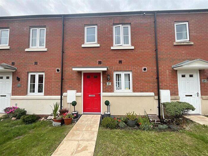 2 Bedroom Terraced House For Sale In Stryd Bennett, Llanelli, SA15