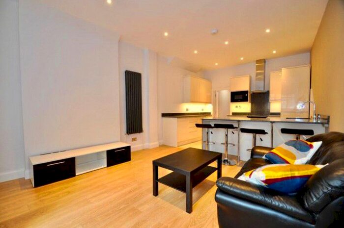2 Bedroom Flat To Rent In Haydons Road, South Wimbledon, London SW19