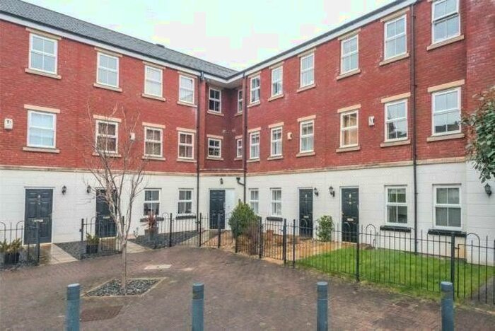 1 Bedroom Flat To Rent In Mansion Gate Square, Leeds, Uk, LS7