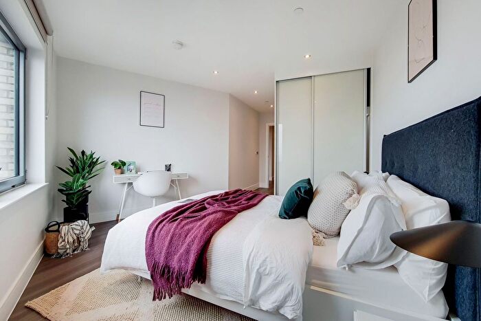 3 Bedroom Flat To Rent In Merrick Road, Southall, London, UB2