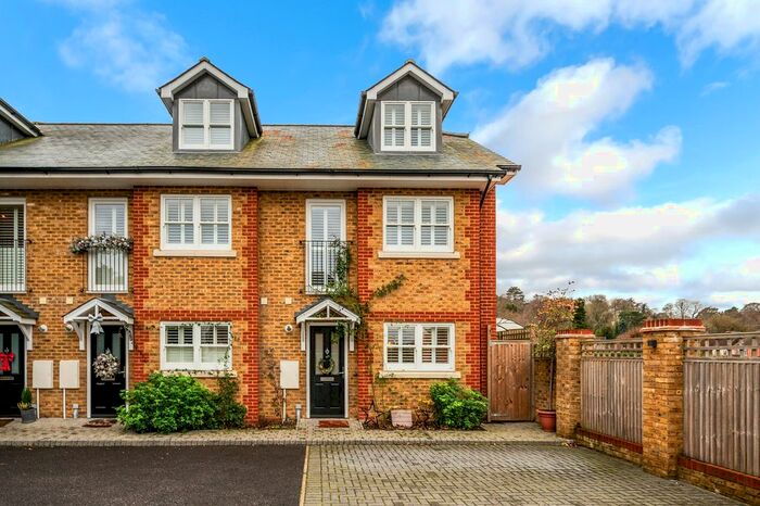 3 Bedroom End Of Terrace House To Rent In Beadles Lane, Oxted, RH8