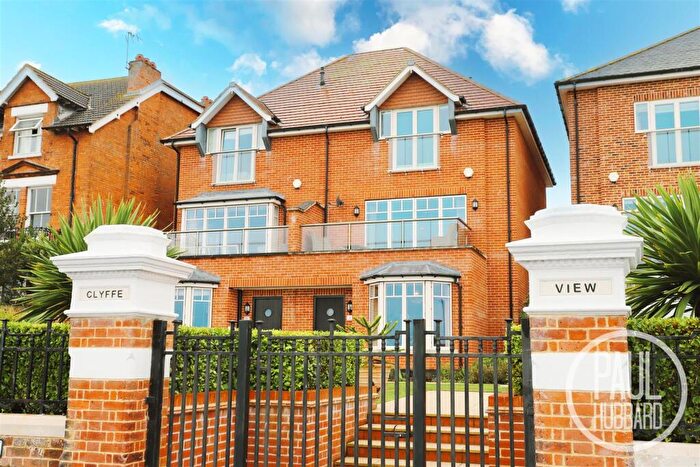 4 Bedroom Semi-Detached House For Sale In Gunton Cliff, Gunton, NR32