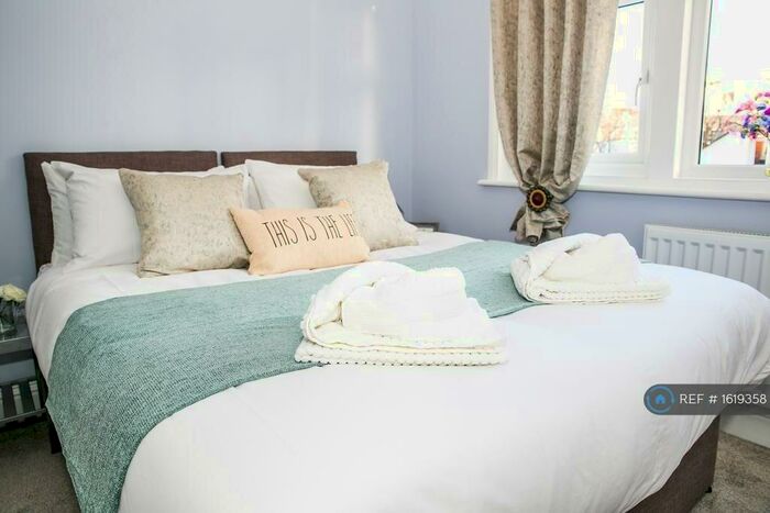 2 Bedroom Terraced House To Rent In South Cliff Avenue, Eastbourne, BN20