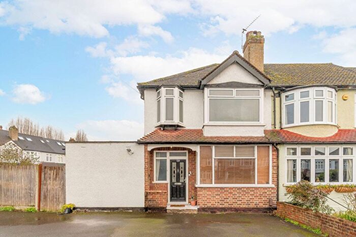 3 Bedroom End Terrace House For Sale In Worcester Park, Worcester Park, KT4