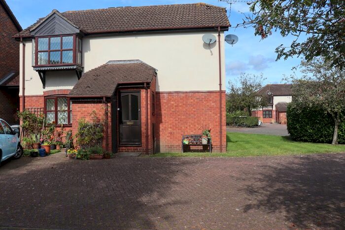 2 Bedroom Maisonette To Rent In Crawshaw Road, Chertsey, KT16