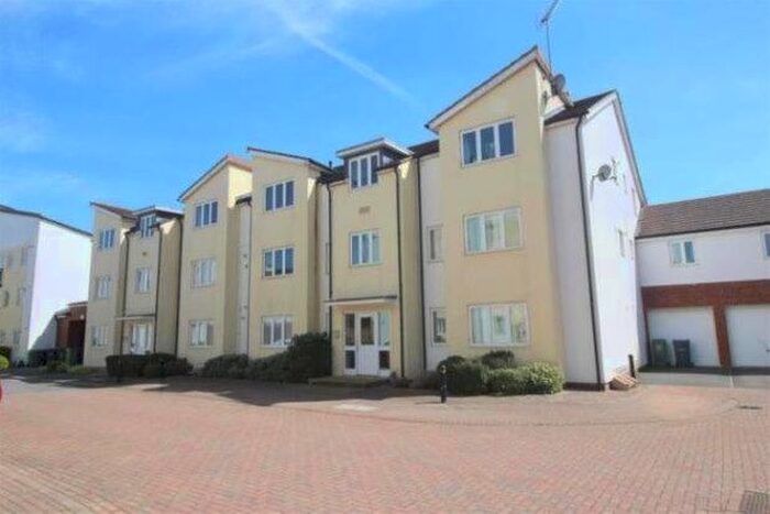 2 Bedroom Flat To Rent In Market Mead, Chippenham, SN15