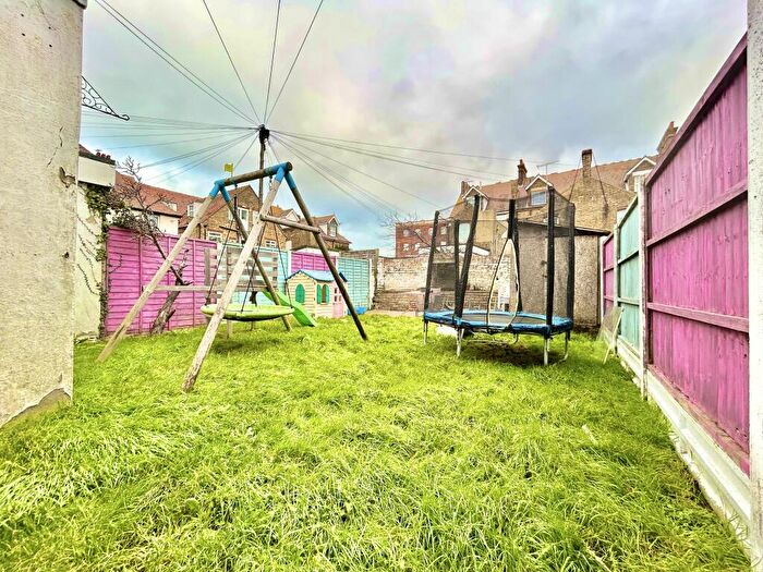 2 Bedroom Flat For Sale In Westcliff Road, Westbrook, Margate, CT9