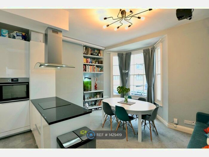 2 Bedroom Flat To Rent In Crogsland Road, London, NW1