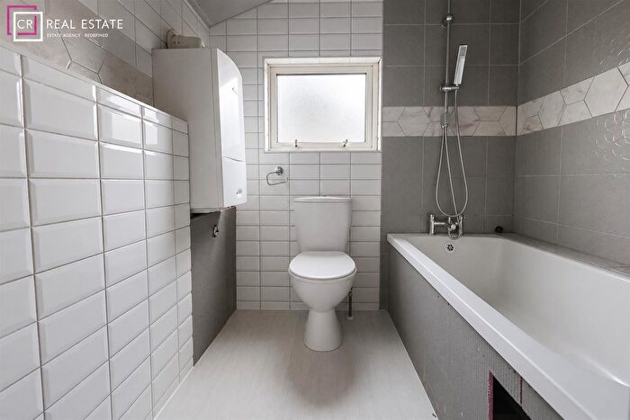2 Bedroom Terraced House For Sale In Connaught Road, Chatham, ME4