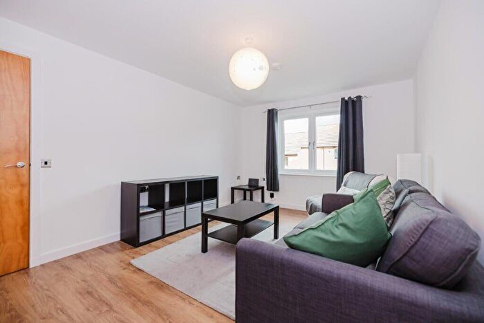 2 Bedroom Flat To Rent In L Castleview Grove, Edinburgh, EH16