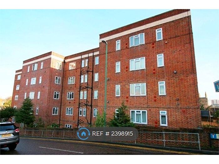 1 Bedroom Flat To Rent In Edmondsham House, Bournemouth, BH2
