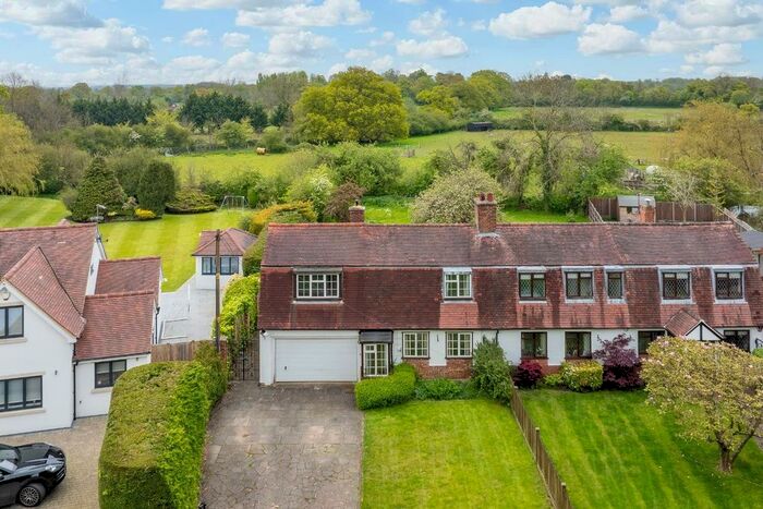 3 Bedroom Semi-Detached House For Sale In Epping Green, Hertford, SG13