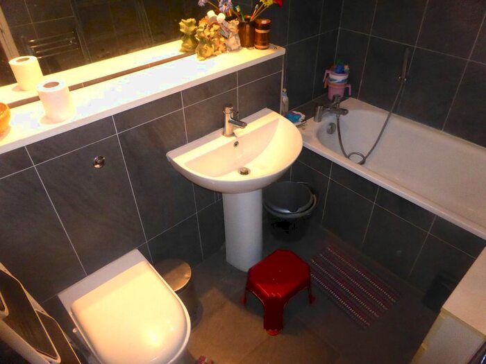 2 Bedroom Flat To Rent In Viceroy Court, Dingwall Road, Croydon, Surrey, CR0