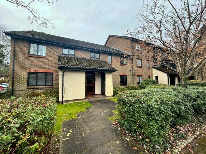 2 Bedroom Flat To Rent In Horley, RH6