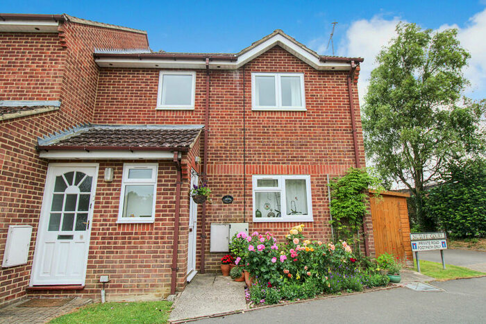 2 Bedroom Apartment For Sale In Eastcourt Road, Burbage, SN8