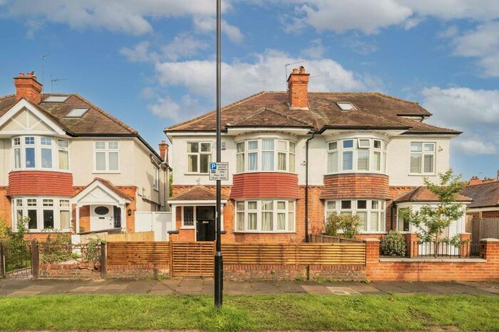 3 Bedroom Property To Rent In Lawford Road, London, W4