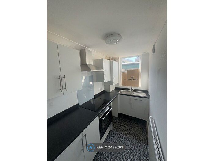 2 Bedroom Flat To Rent In Park Street, Wombwell, Barnsley, S73