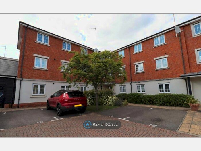 2 Bedroom Flat To Rent In Salisbury Close, Rayleigh, SS6