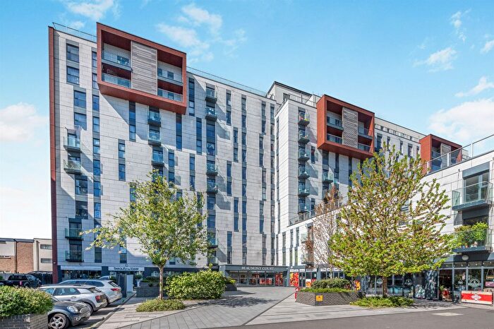 2 Bedroom Flat For Sale In Victoria Avenue, Southend-On-Sea, SS2