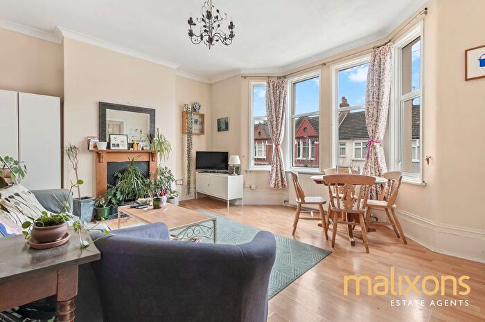 2 Bedroom Flat For Sale In Lucien Road, London, SW17