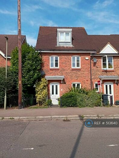 3 Bedroom End Of Terrace House To Rent In Brook Terrace, Redhill, RH1