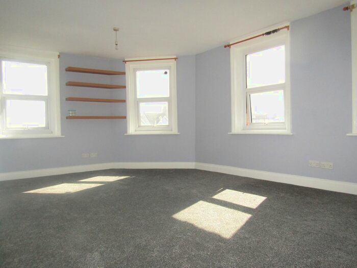 2 Bedroom Flat To Rent In High Street, Walton On The Naze, CO14