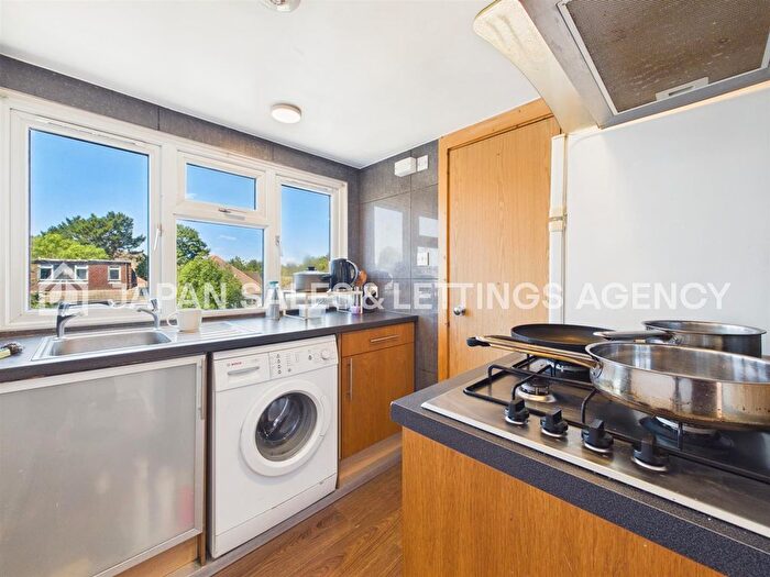 2 Bedroom Flat To Rent In Gunnersbury Lane, Acton, W3