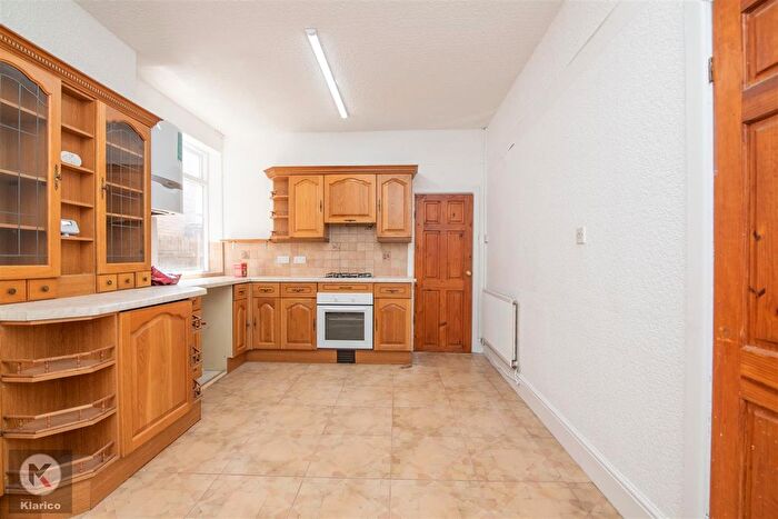 4 Bedroom Semi-Detached House To Rent In Southam Road, Birmingham, B28