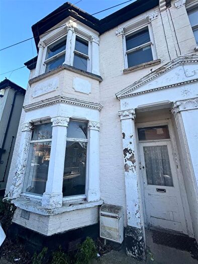 1 Bedroom Property To Rent In Park Road, Westcliff-On-Sea, SS0