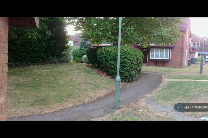 2 Bedroom End Of Terrace House To Rent In Ammanford Green, London, NW9