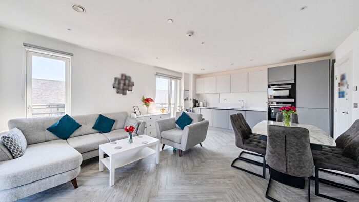 2 Bedroom Flat For Sale In Jacquard Apartments, Courthouse Way, London, SW18